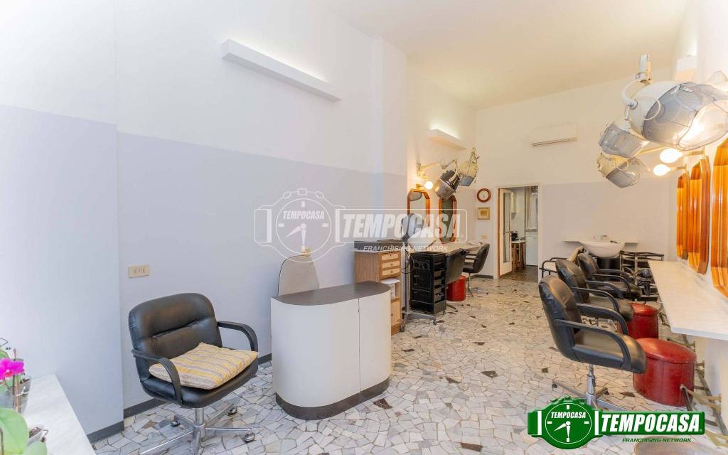 negozio in affitto a Milano in zona Forze Armate