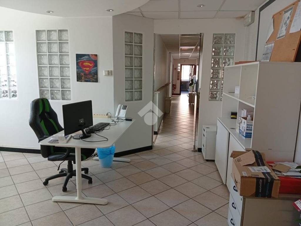 ufficio in affitto a Milano in zona Famagosta