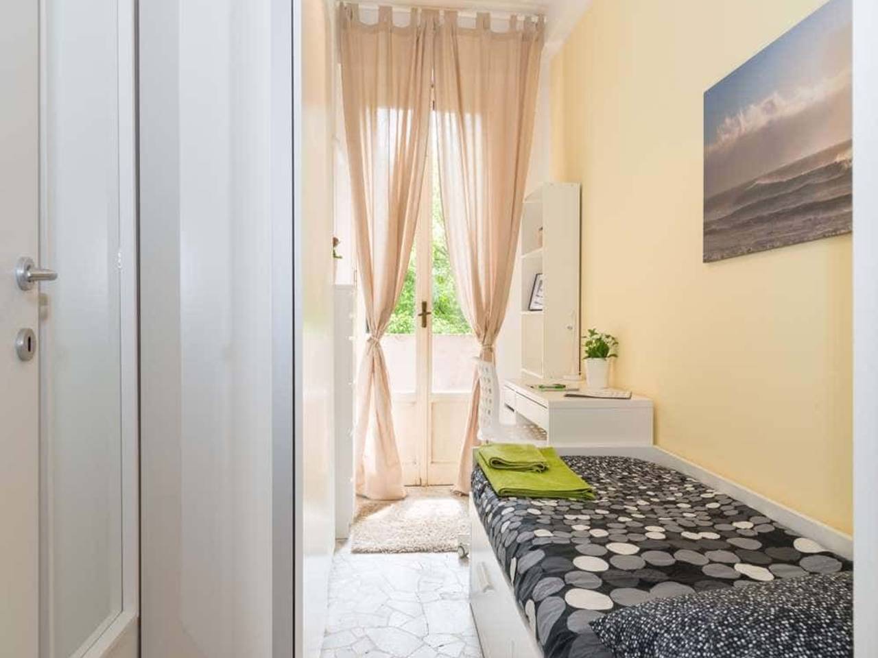 negozio in affitto a Milano in zona Lorenteggio