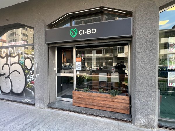 negozio in affitto a Milano in zona Solari