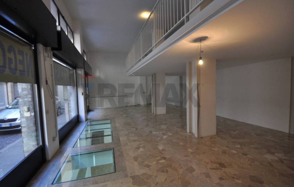 negozio in affitto a Milano