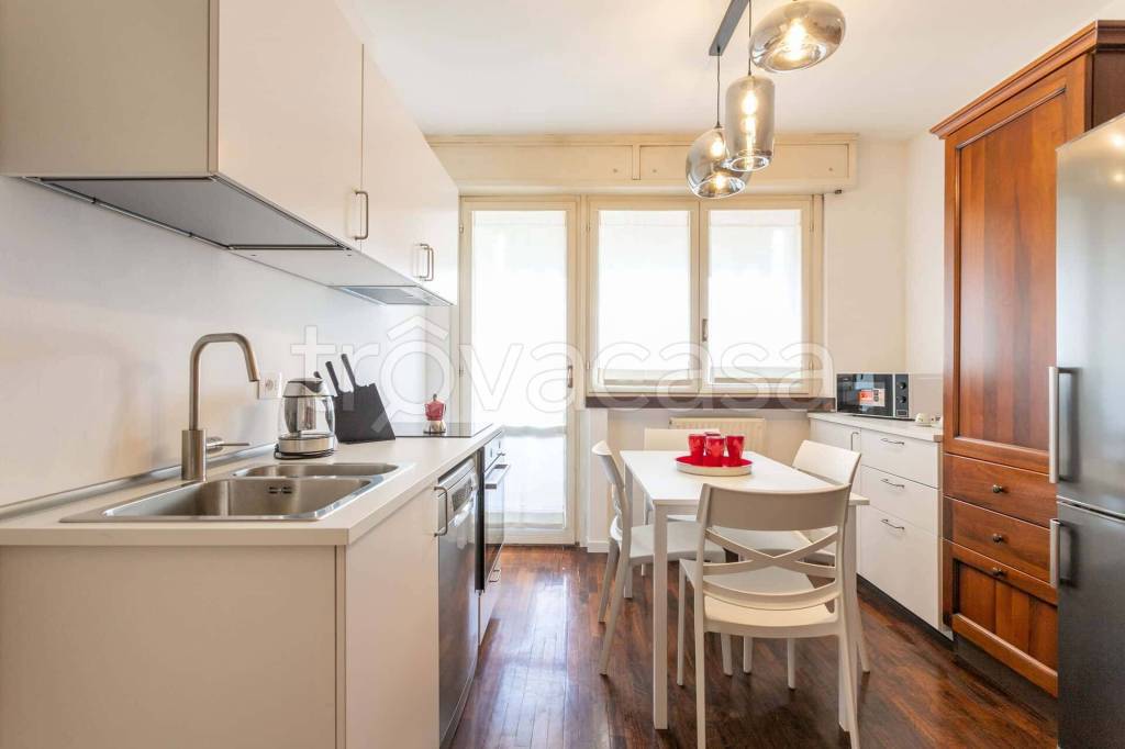 appartamento in affitto a Milano in zona Famagosta