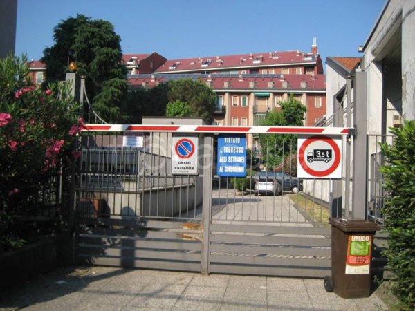 locale di sgombero in affitto a Milano in zona Affori