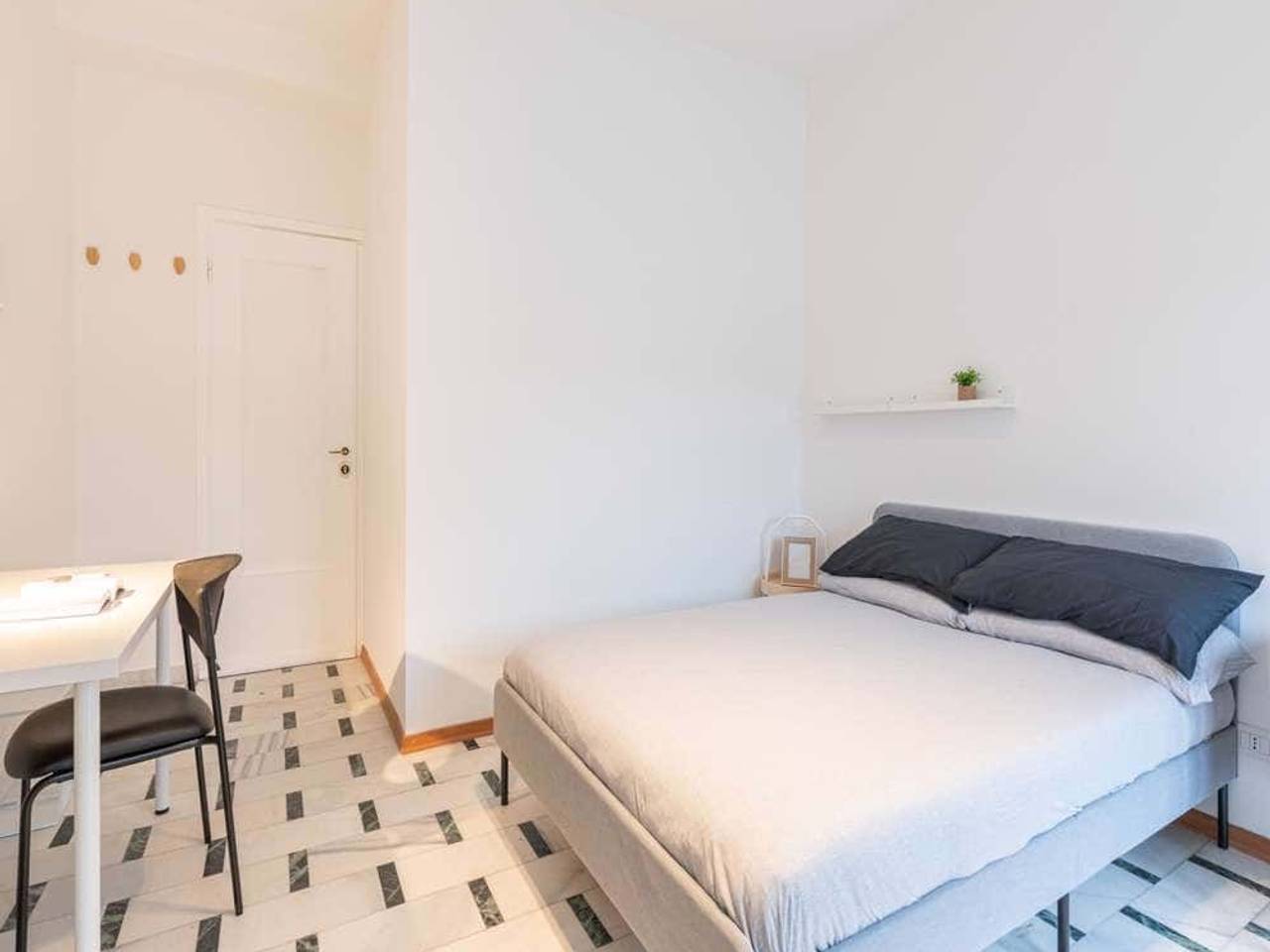 negozio in affitto a Milano in zona Famagosta