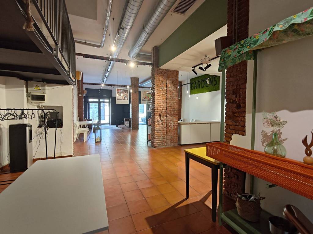negozio in affitto a Milano in zona Isola