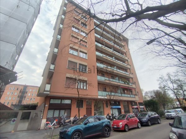 negozio in affitto a Milano