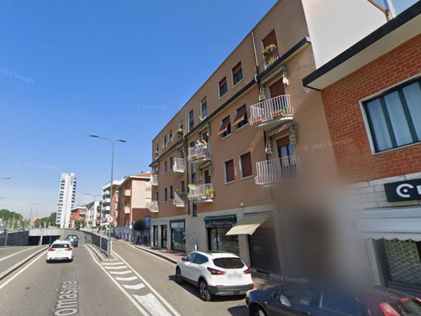 negozio in affitto a Milano in zona Affori