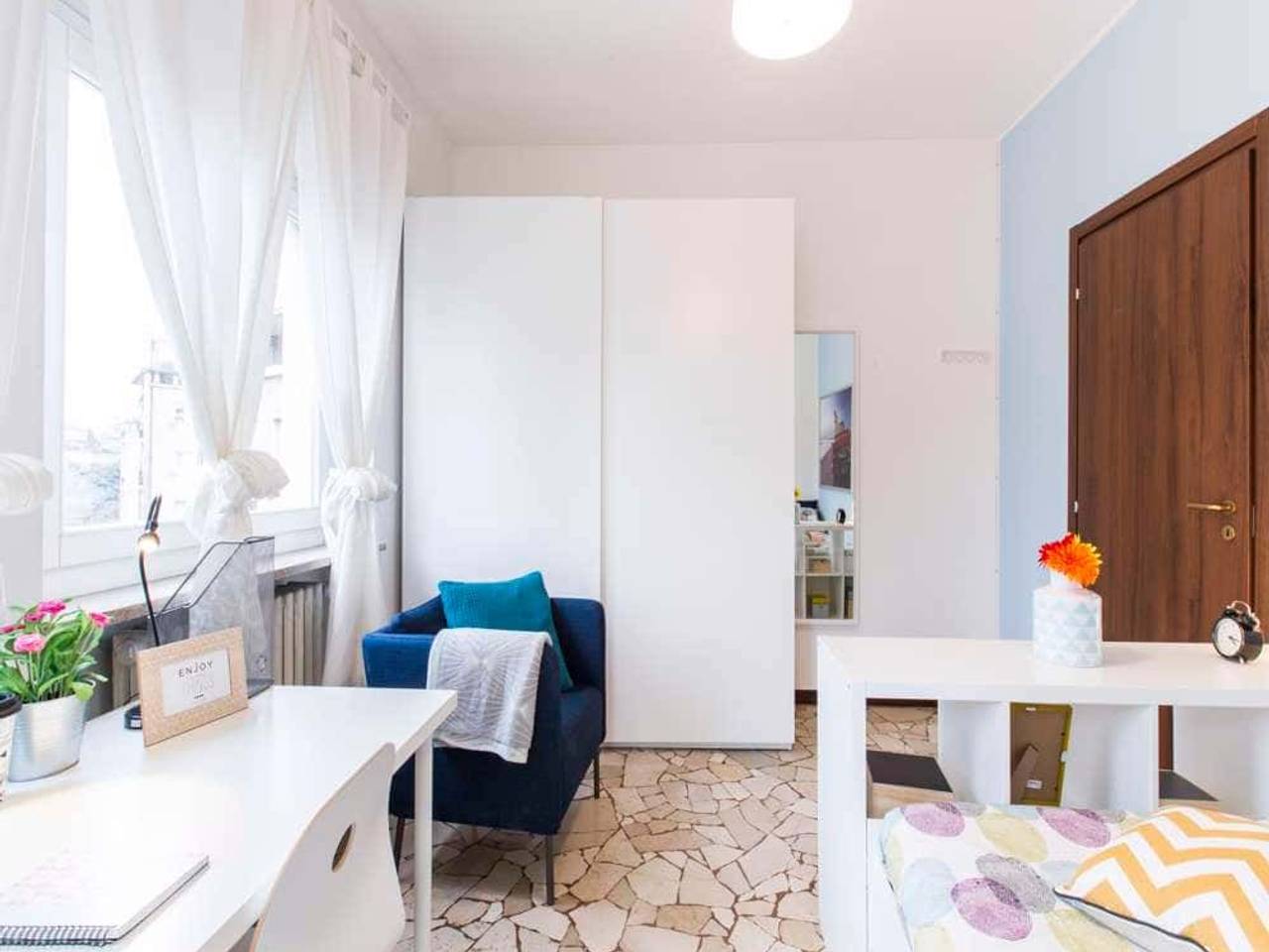 negozio in affitto a Milano in zona Lorenteggio