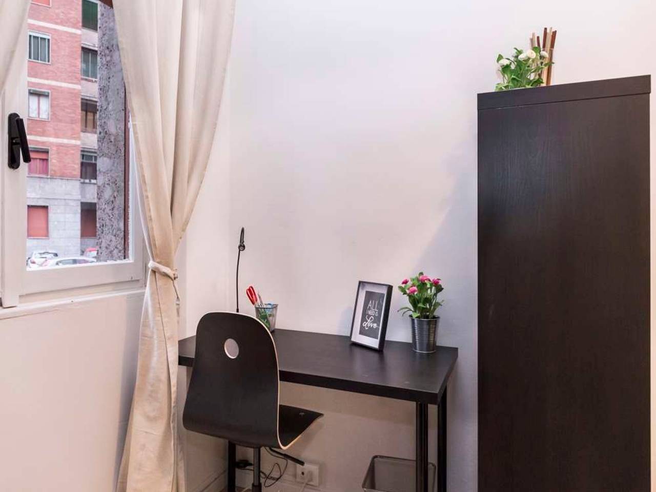 negozio in affitto a Milano in zona Lorenteggio