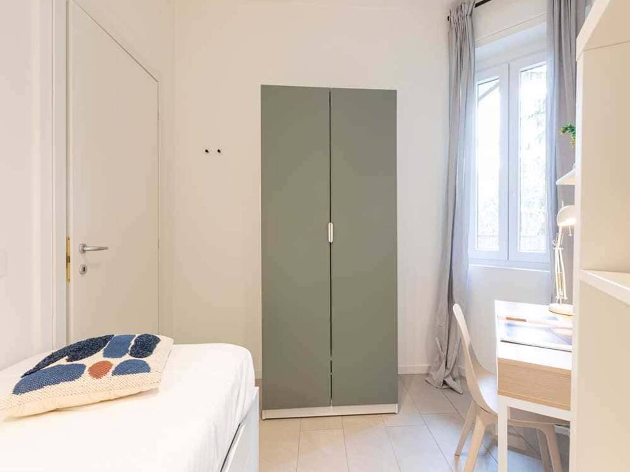 negozio in affitto a Milano in zona Lorenteggio