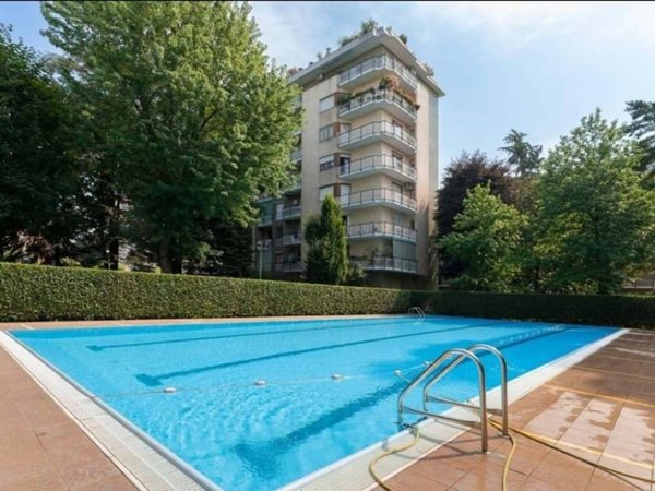 negozio in affitto a Milano in zona Famagosta