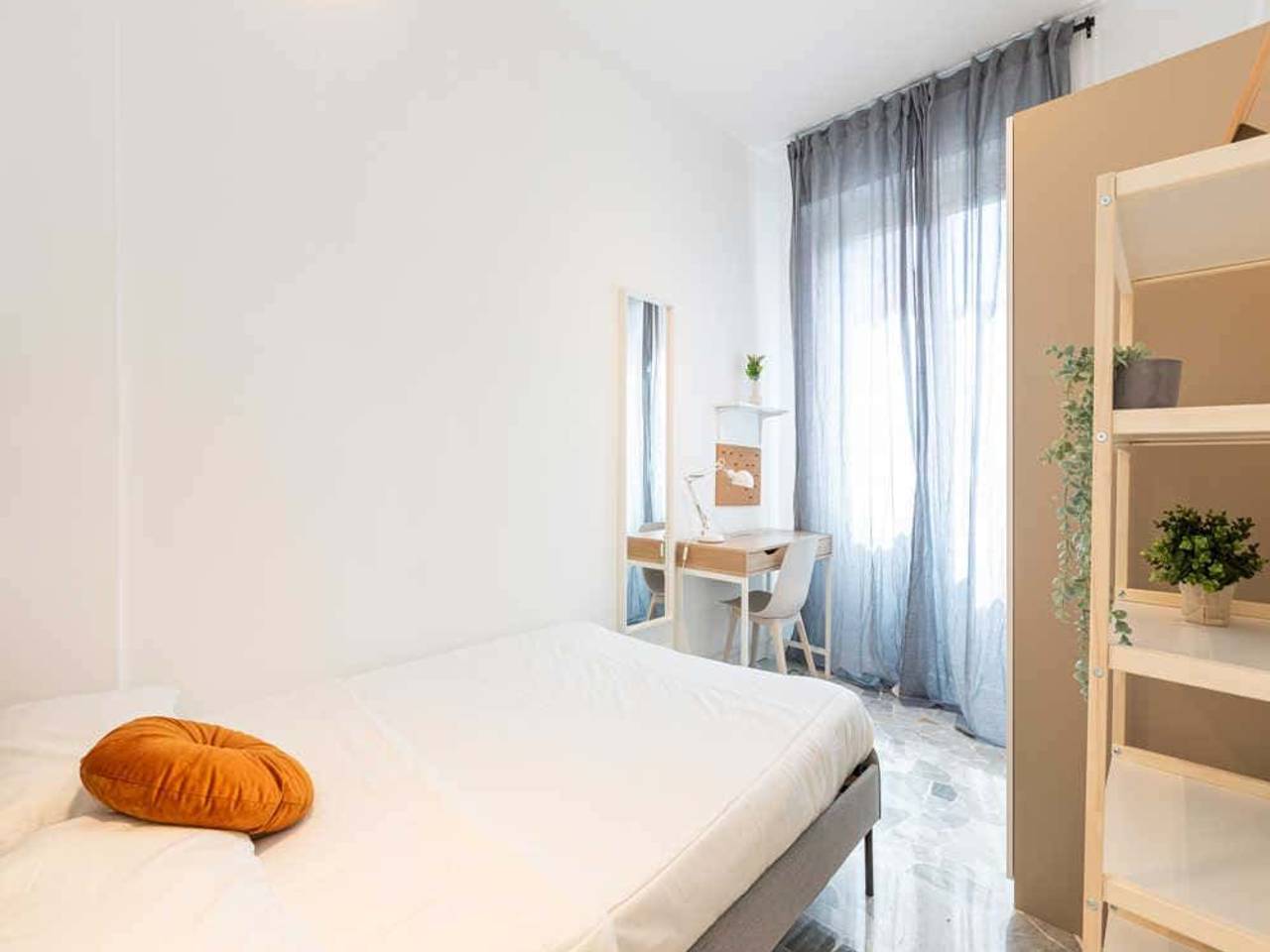 negozio in affitto a Milano in zona Lorenteggio