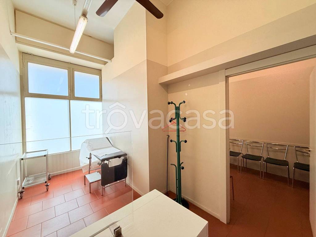 negozio in affitto a Milano in zona Porta Genova