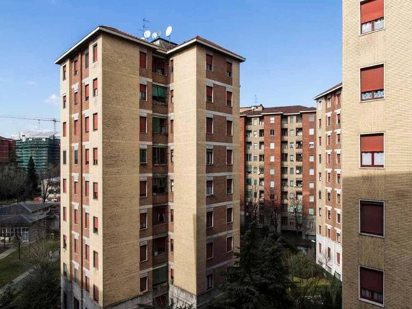 negozio in affitto a Milano in zona Lorenteggio