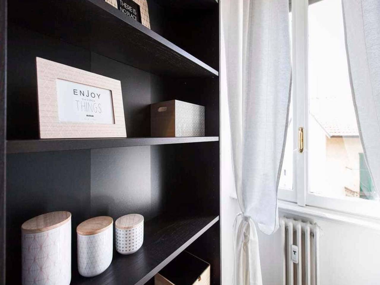 negozio in affitto a Milano in zona Guastalla