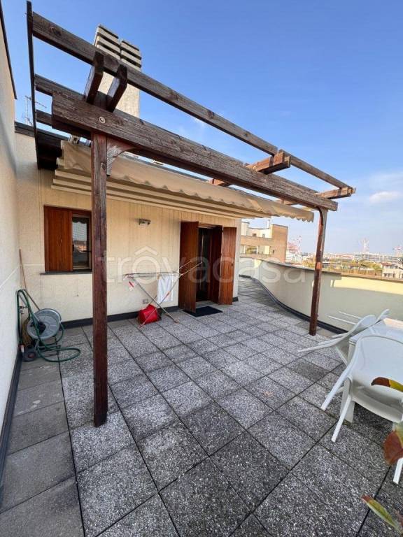 appartamento in affitto a Milano in zona Piazzale Lodi