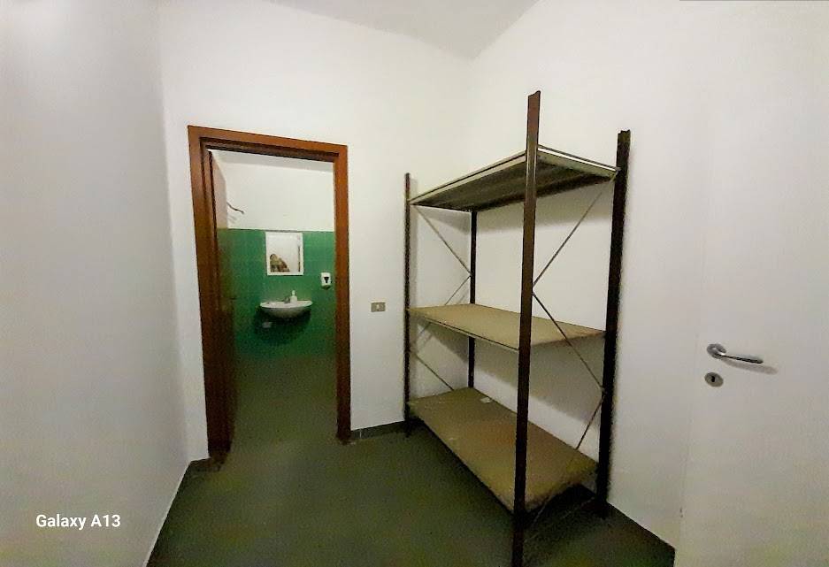 locale di sgombero in affitto a Milano in zona Cadorna