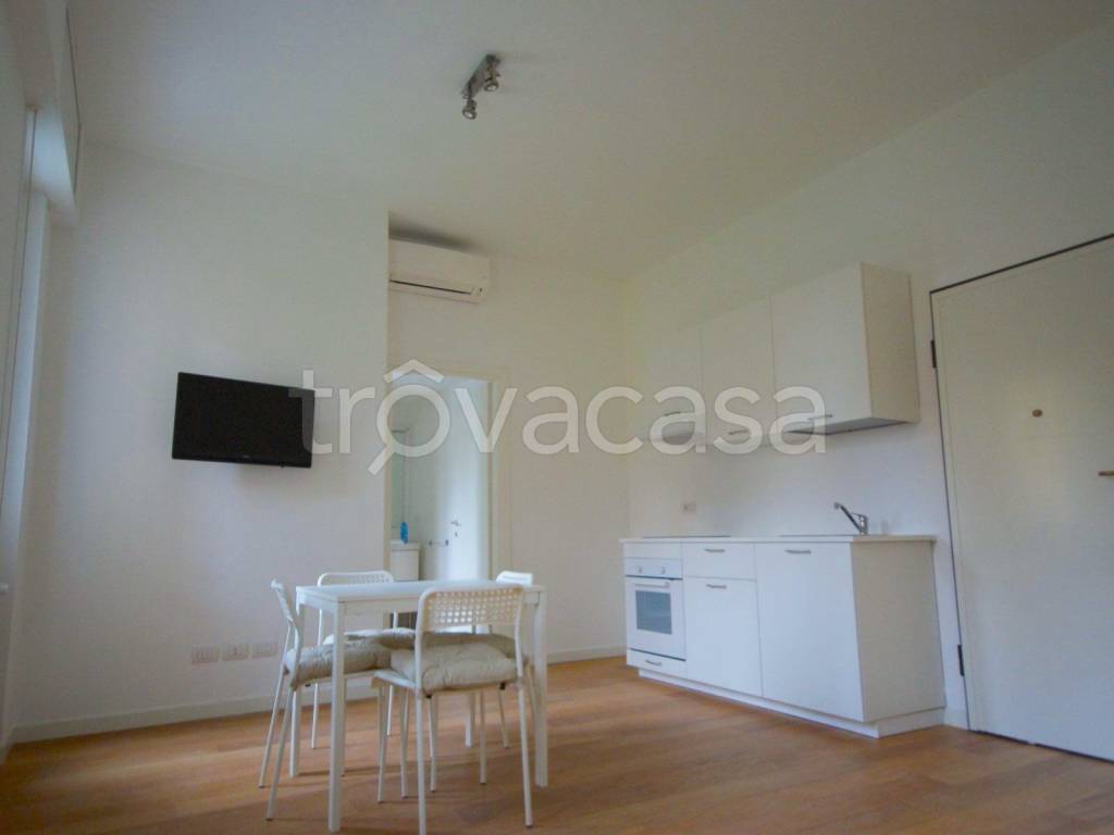 appartamento in affitto a Milano in zona Famagosta