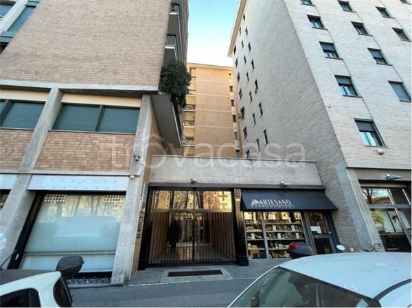 locale commerciale in affitto a Milano