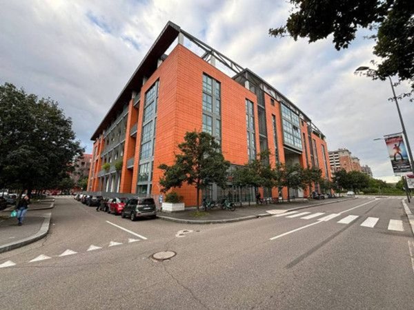 negozio in affitto a Milano in zona Morivione