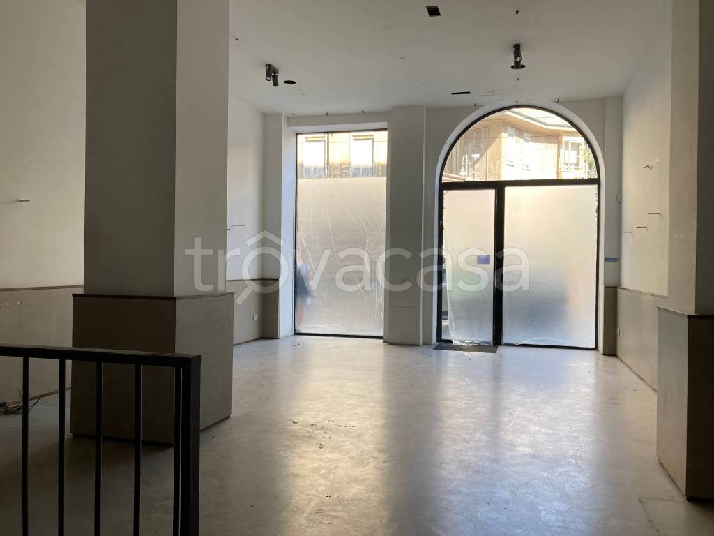 negozio in affitto a Milano