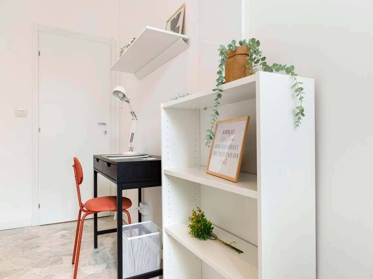 negozio in affitto a Milano in zona Lorenteggio