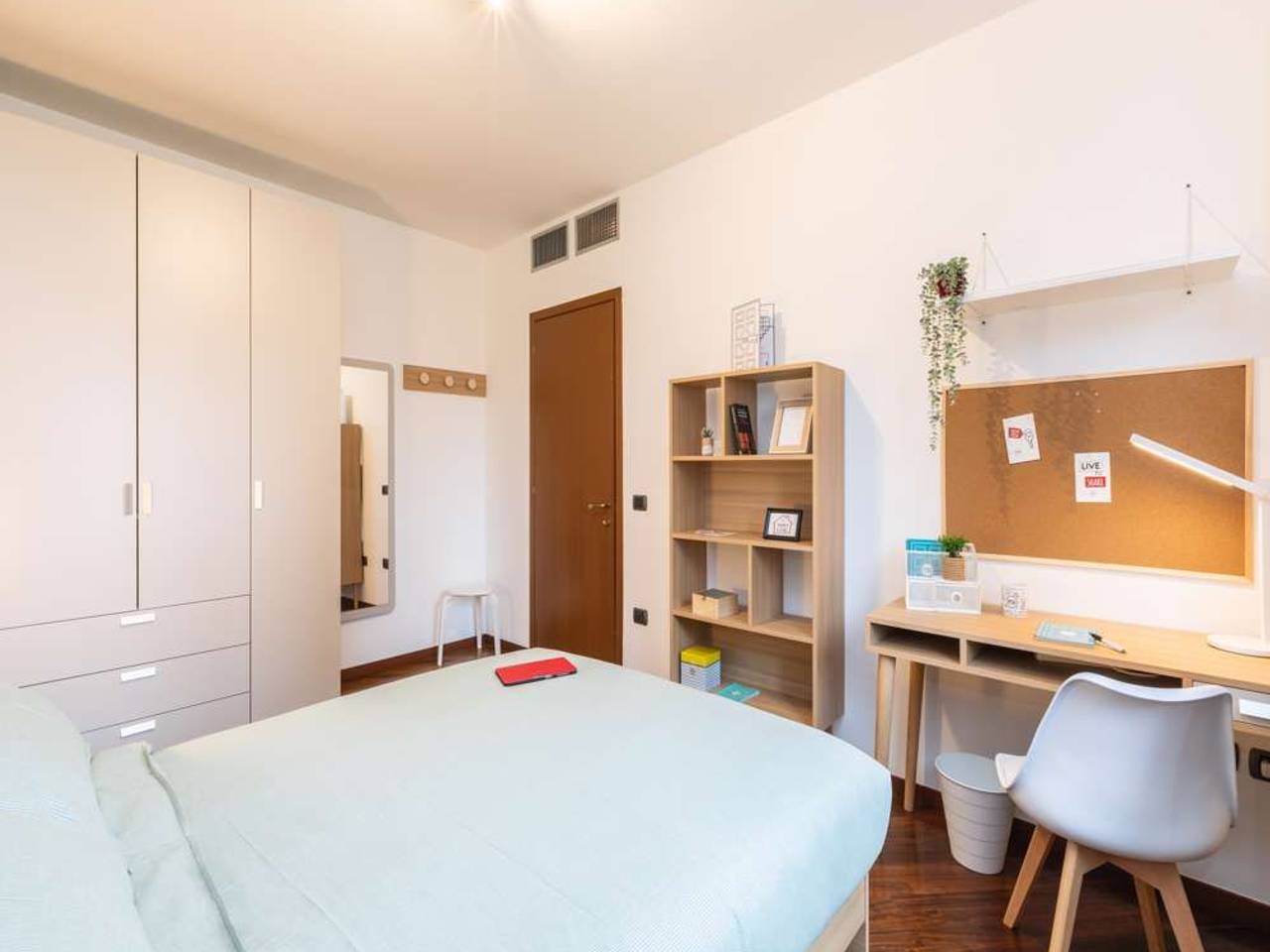 negozio in affitto a Milano in zona Morivione