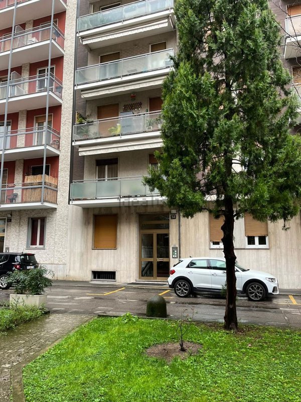 appartamento in affitto a Milano in zona Lorenteggio