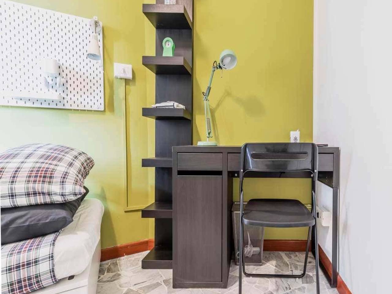 negozio in affitto a Milano in zona Lorenteggio