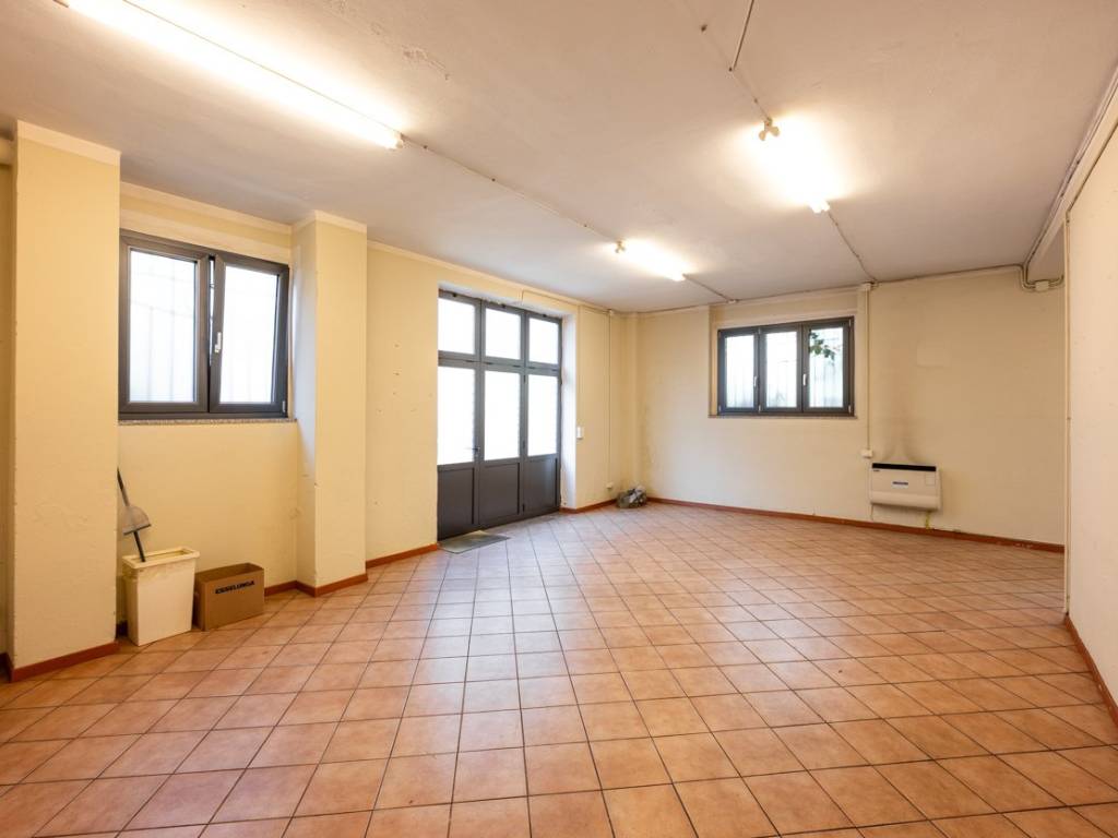negozio in affitto a Milano in zona Forlanini