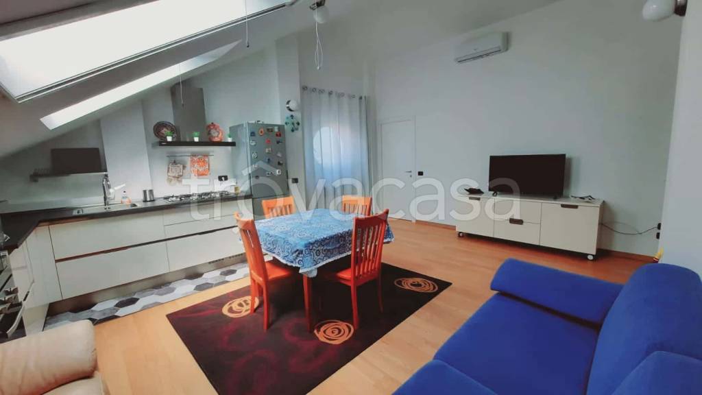 appartamento in affitto a Milano in zona Famagosta