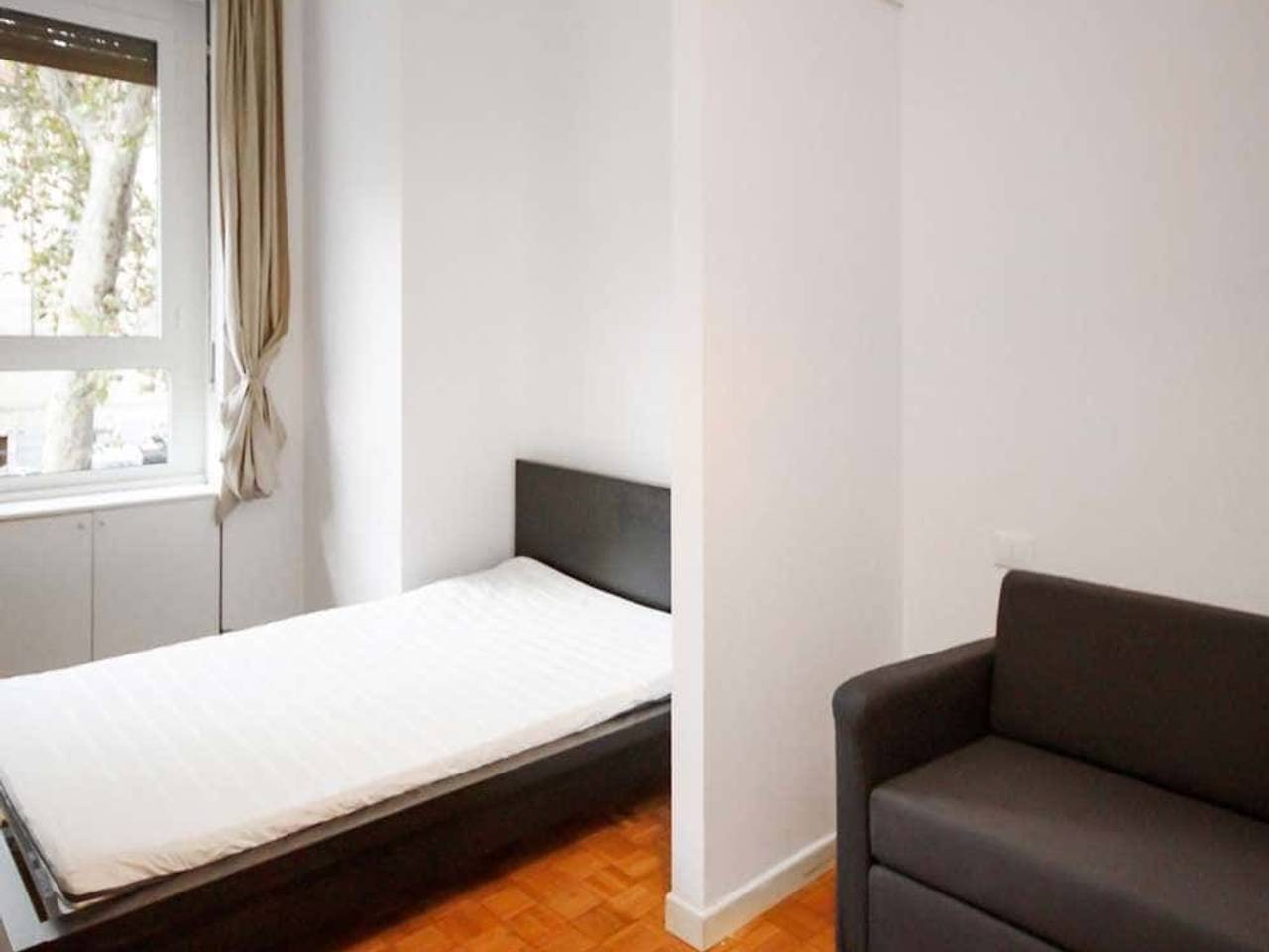 negozio in affitto a Milano in zona Morivione