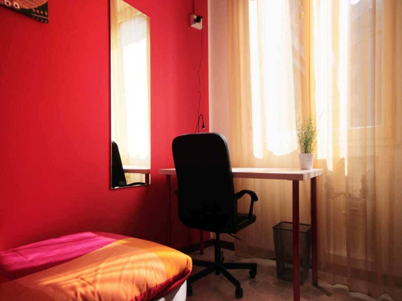 negozio in affitto a Milano in zona Lorenteggio
