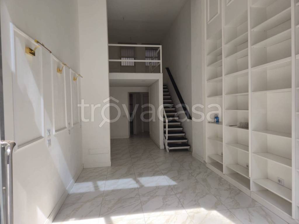 negozio in affitto a Milano in zona Guastalla