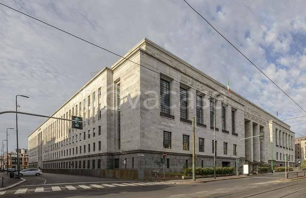 negozio in affitto a Milano in zona Guastalla