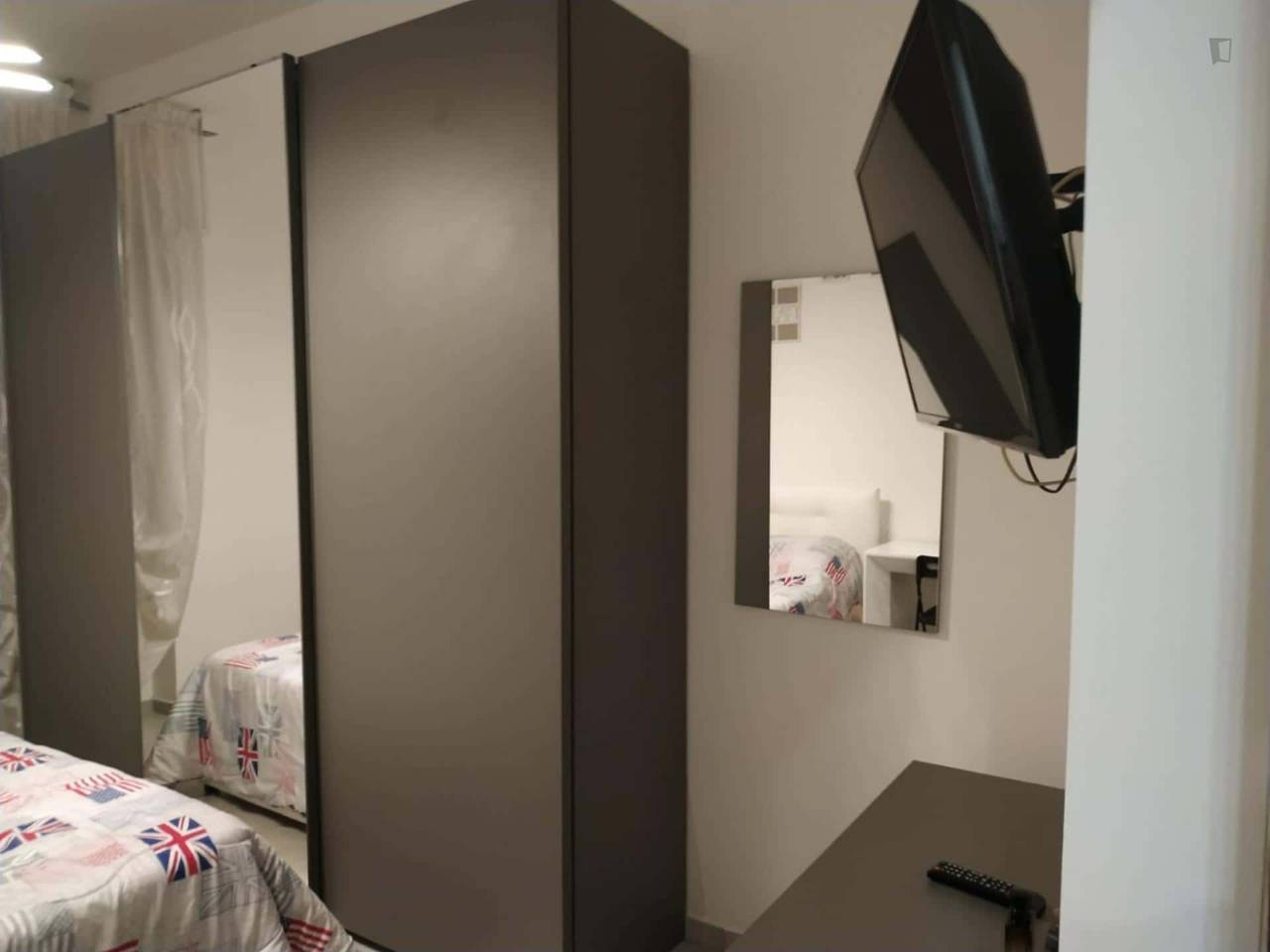 negozio in affitto a Milano in zona Quarto Oggiaro