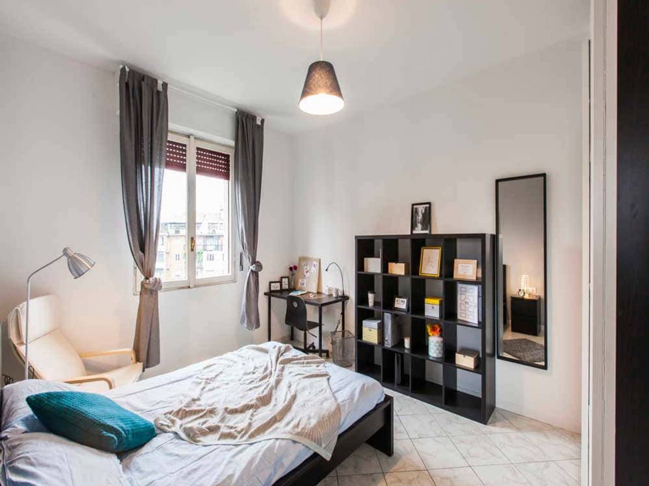 negozio in affitto a Milano in zona Lorenteggio
