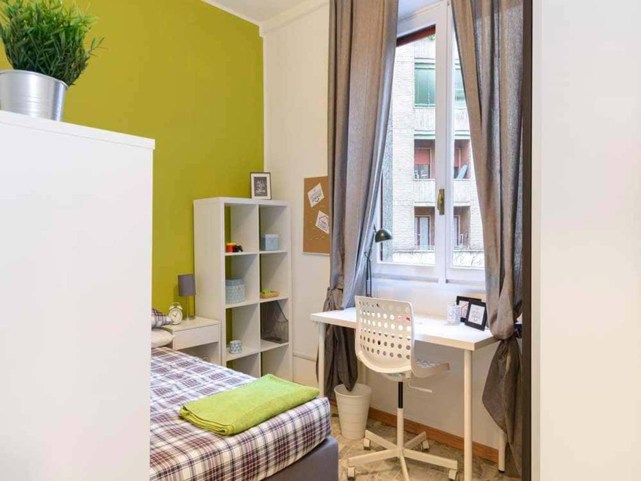 negozio in affitto a Milano in zona Lorenteggio