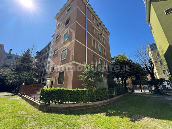 negozio in affitto a Milano in zona Gorla