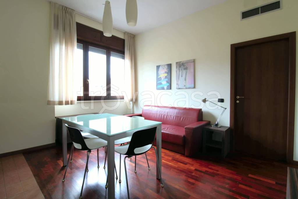 appartamento in affitto a Milano in zona Corvetto