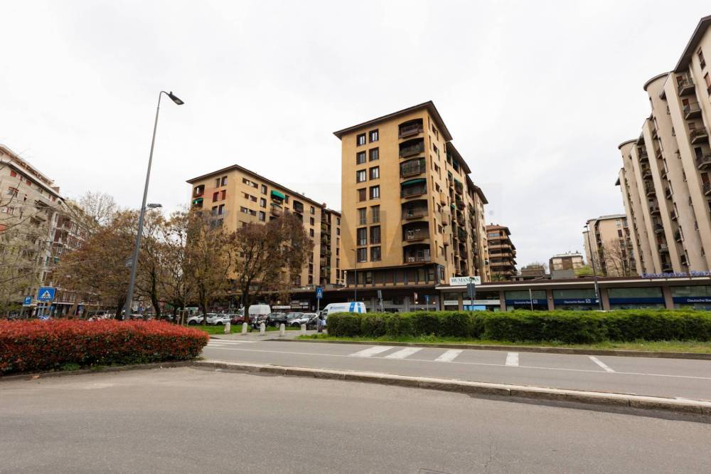 locale commerciale in affitto a Milano