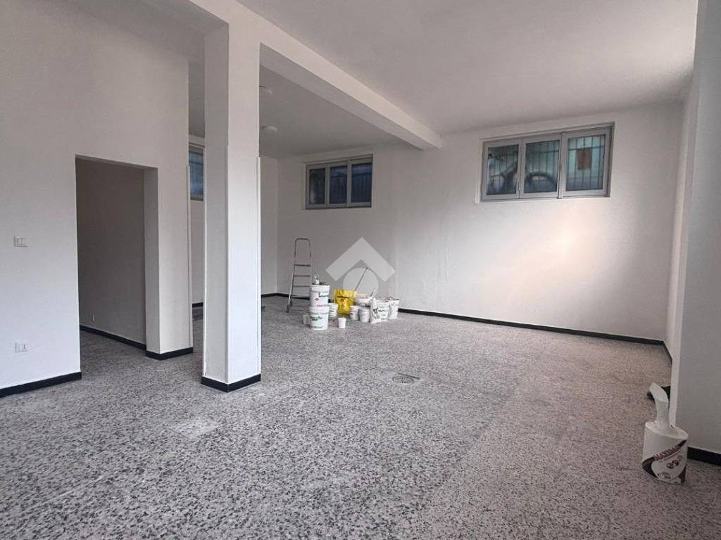 locale commerciale in affitto a Milano in zona Affori