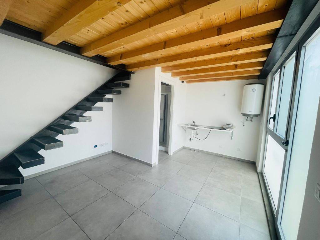 negozio in affitto a Milano in zona Lambrate