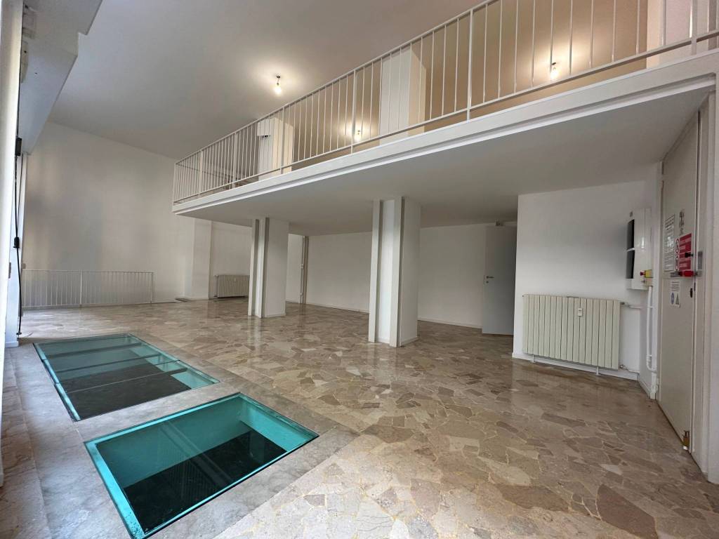 negozio in affitto a Milano