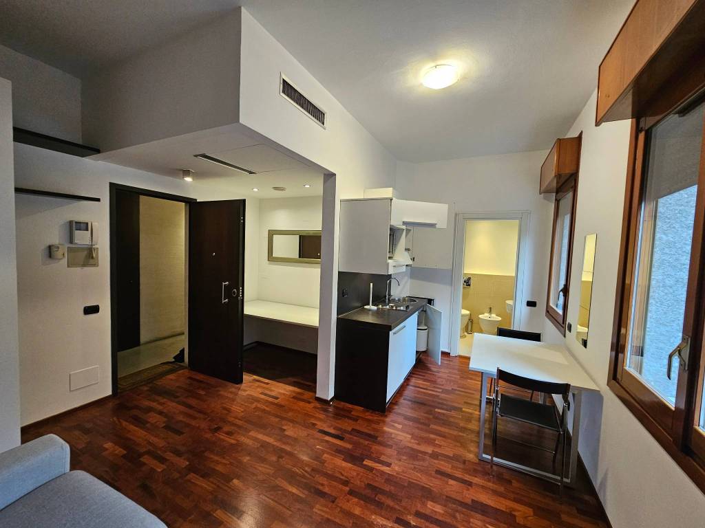 appartamento in affitto a Milano in zona Centro Direzionale