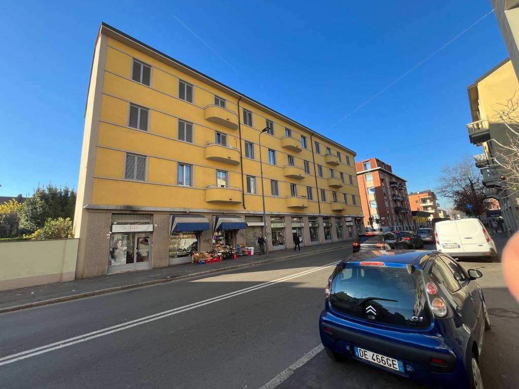 negozio in affitto a Milano in zona Crescenzago
