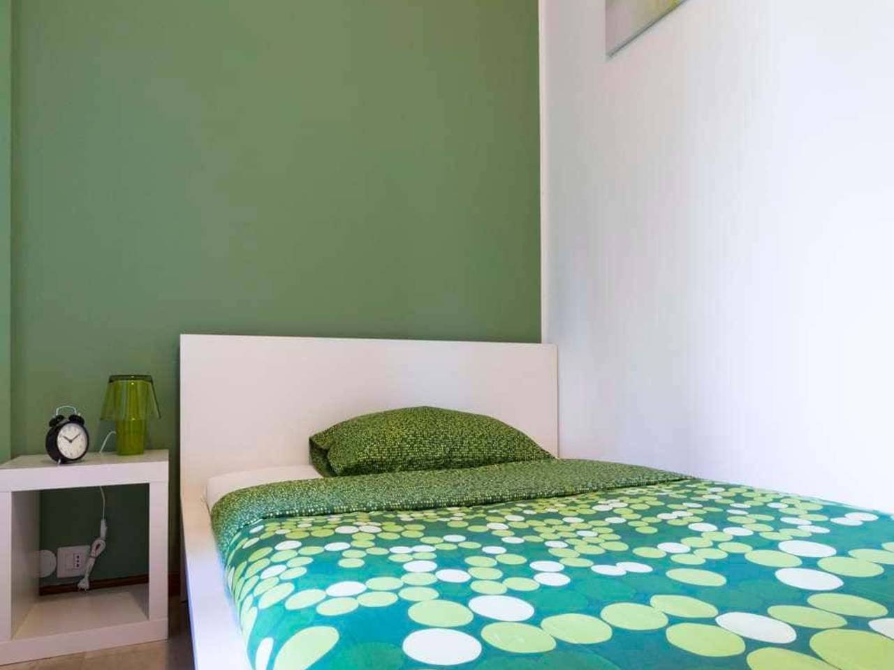 negozio in affitto a Milano in zona Lorenteggio