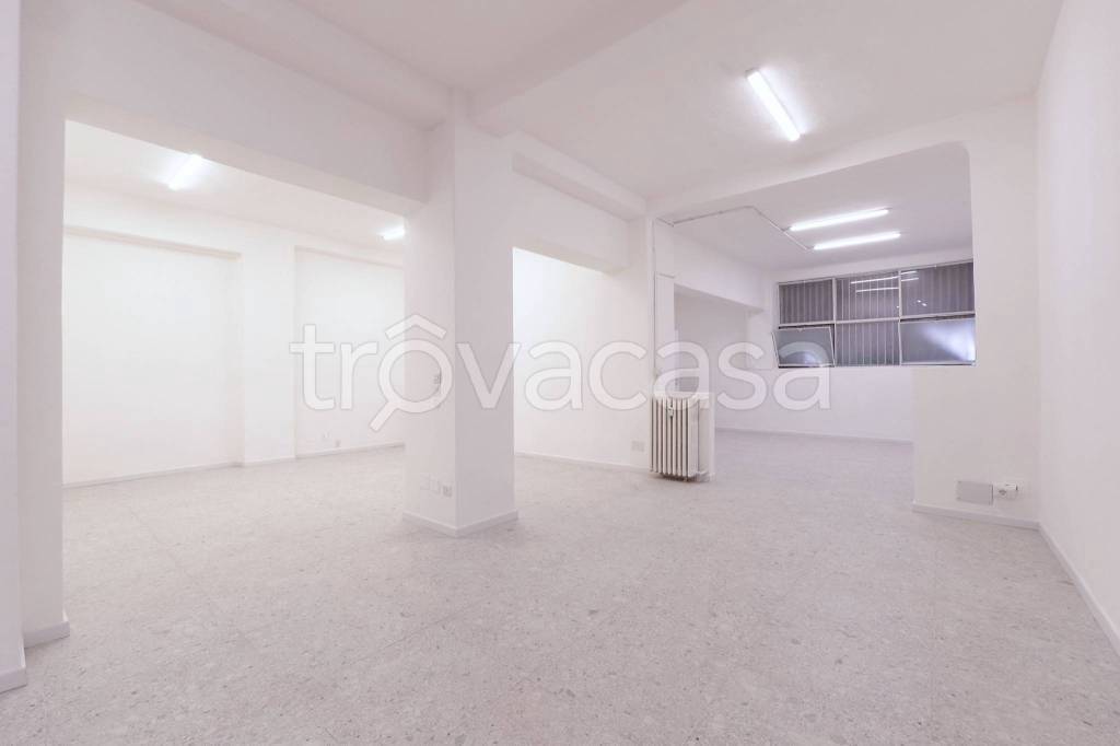 negozio in affitto a Milano
