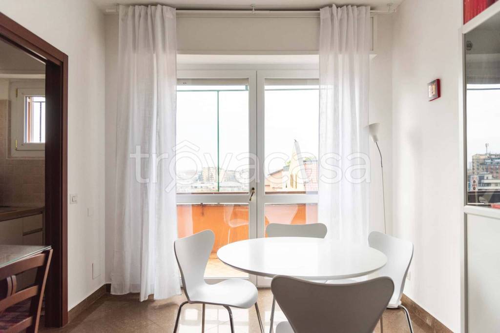 appartamento in affitto a Milano in zona Famagosta