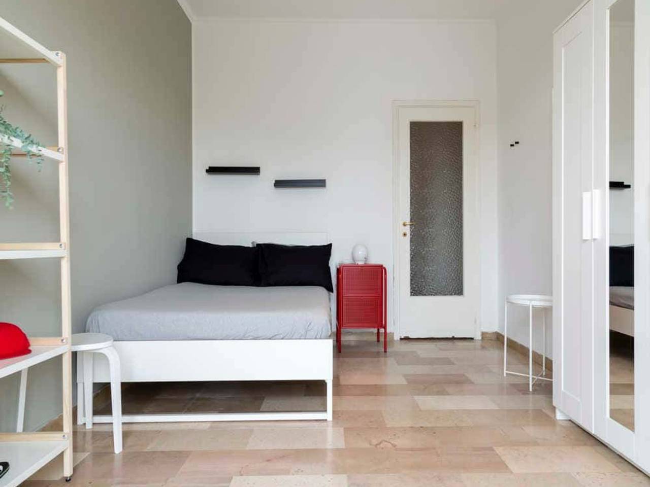 negozio in affitto a Milano in zona Piazzale Lodi